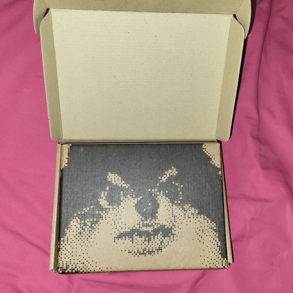 1st mini album Layover. Kpop - Picture 3 of 4